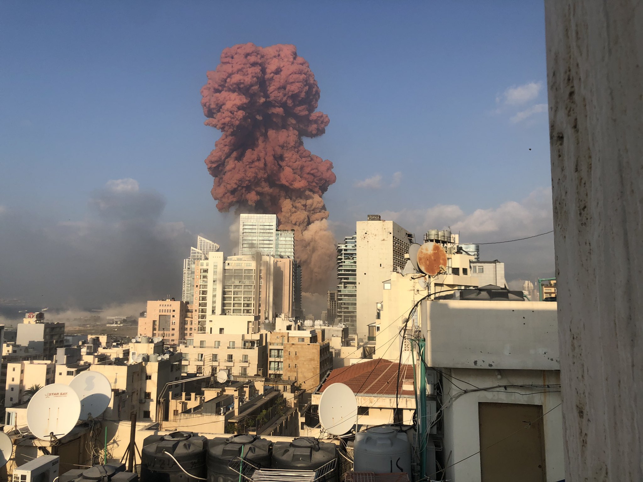Бейрут 2. Ливан Бейрут взрыв 4 августа 2020. Взрыв в Ливане порт Бейрут.
