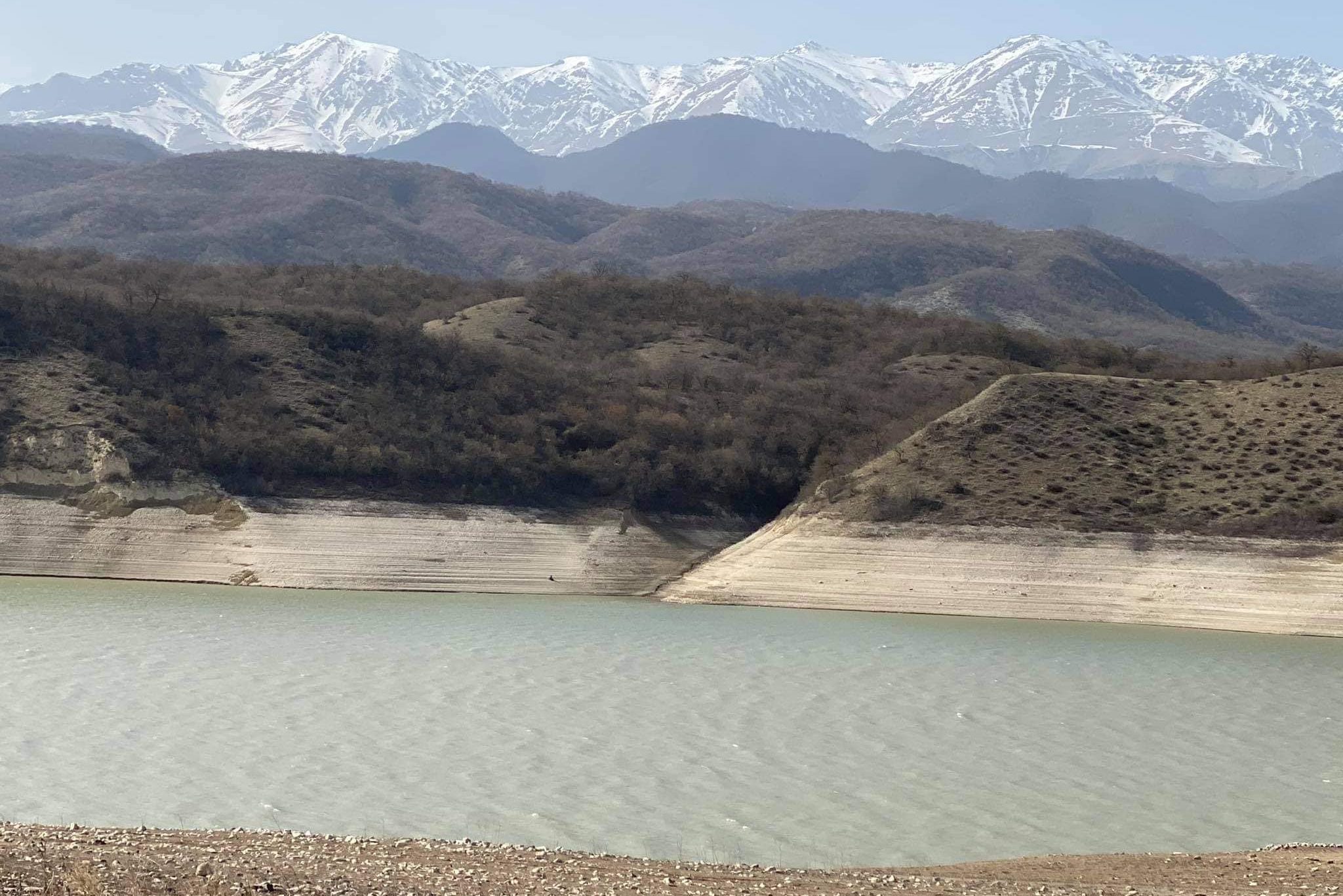 В азербайджане действует. Сарсангское водохранилище. Сарсангское водохранилище Нагорный Карабах. Водохранилище Азербайджана. Водохранилище в Карабахе.